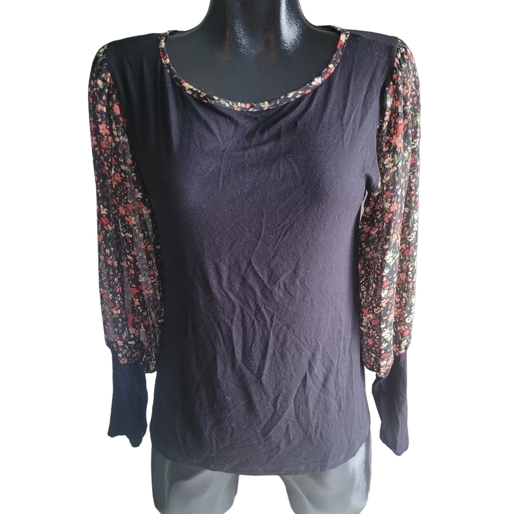 Storm Los Angeles Black Top with Floral Puff Sleeves Size M